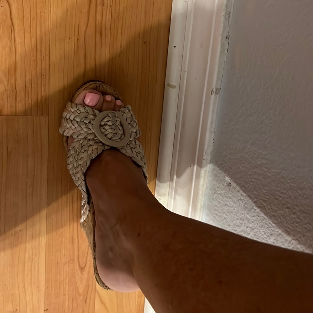High blush and silver wedge